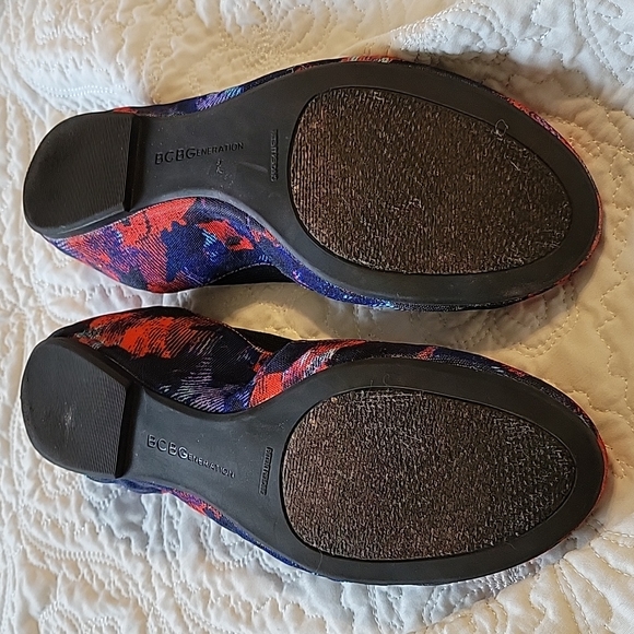 BCBG Flats, Size 6.5M - Picture 3 of 5